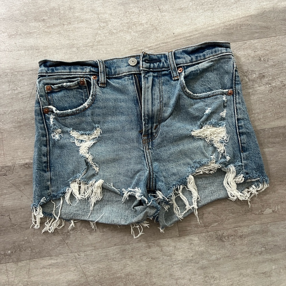 Abercrombie & Fitch “the mom short” mid rise